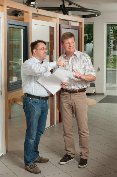 Frank Wilkening und Detlef Ohrem in der Ausstellung